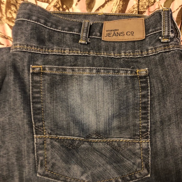 Wrangler Jeans - Picture 2 of 2